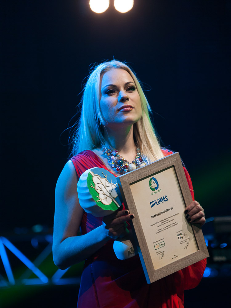 Nijolė Pareigytė su apdovanojimu