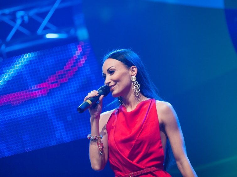 Karina Krysko dainuoja